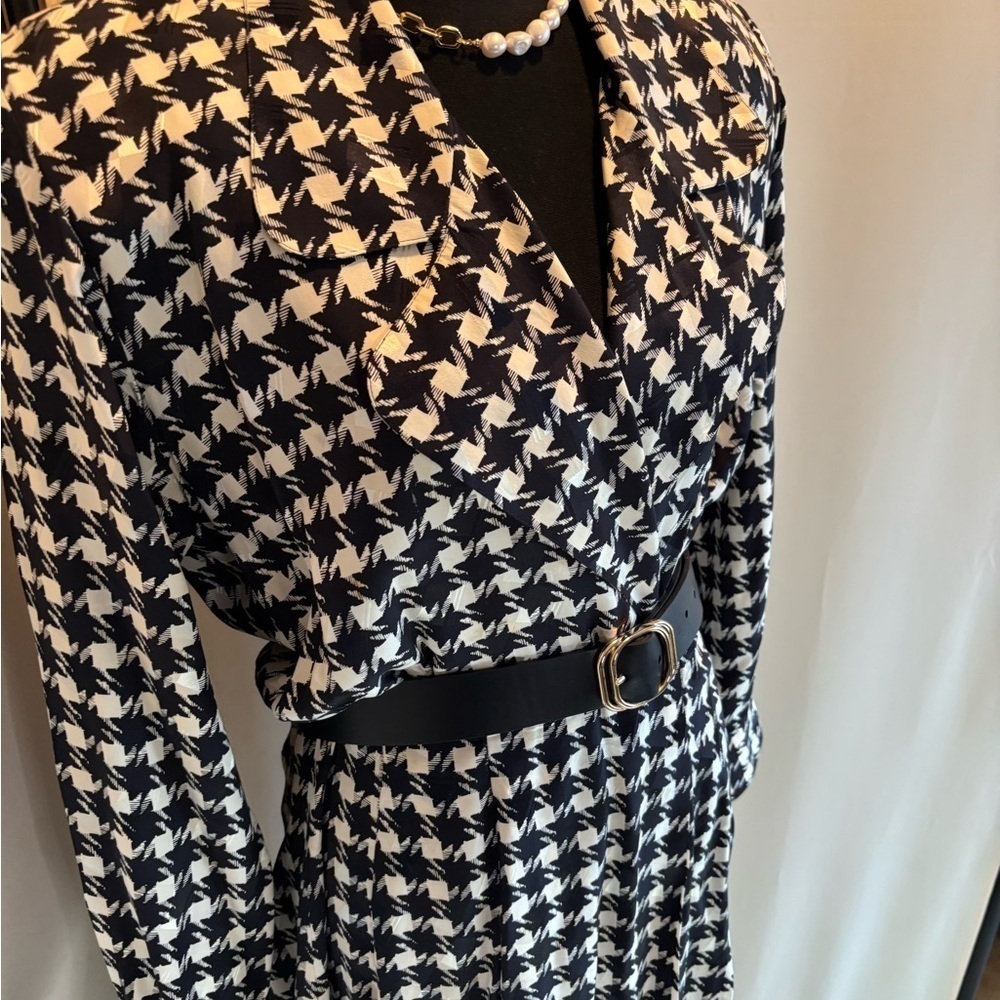 Vintage Black and White A-Line Wrap Dress with Cuffed Sleeves - Picture 8 of 8